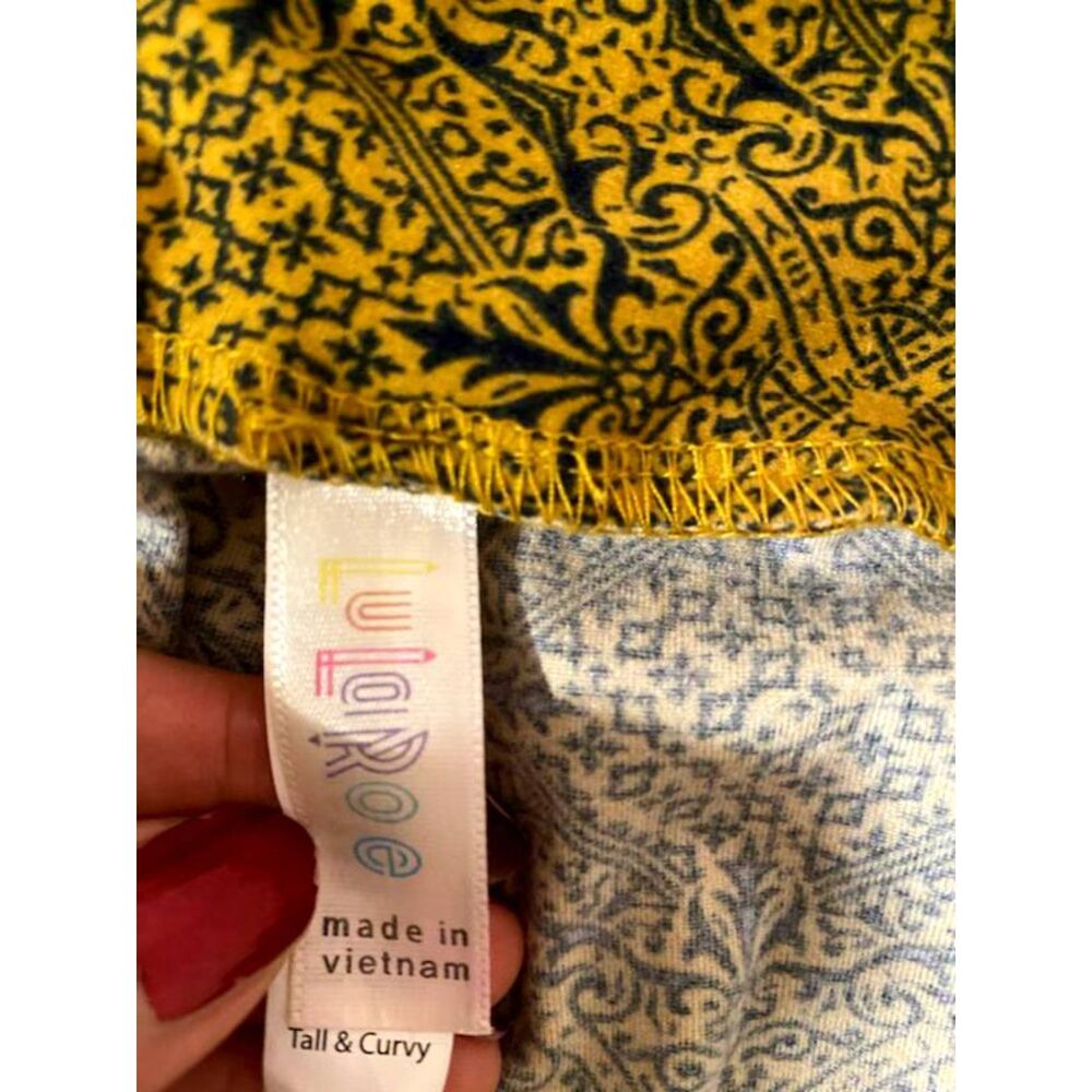 NWOT LulaRoe Tall & Curvy Legging Size L - Picture 2 of 6